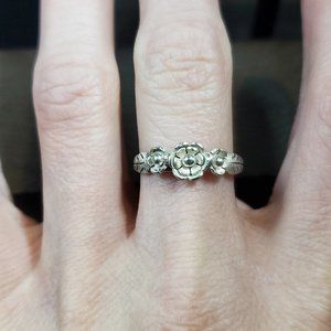 Size 8.5 925 Sterling Silver Cute Triple Rustic Flowers Ring
